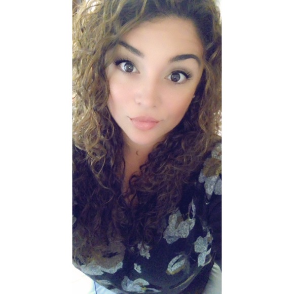 Meet your Posher, Stephanie - Picture 1 of 1